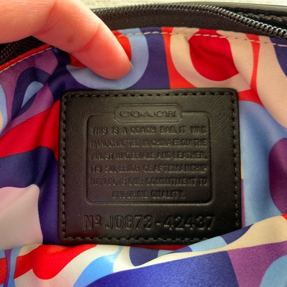 Coach Resort Black Patent Op-Art Wristlet - Picture 5 of 6